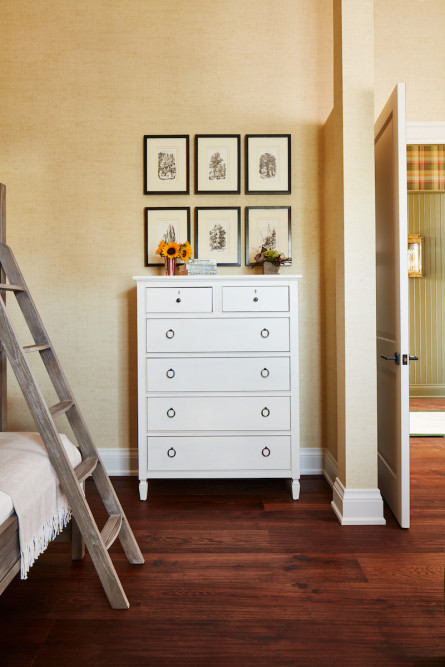 bunkbeds-ladder-white-dresser-bedroom