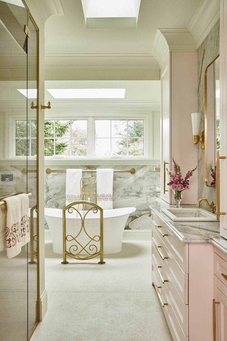 luxury-primary-bathroom-interior-design