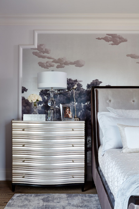 silver-reflective-nightstand-dresser-table-interior-design-bedroom