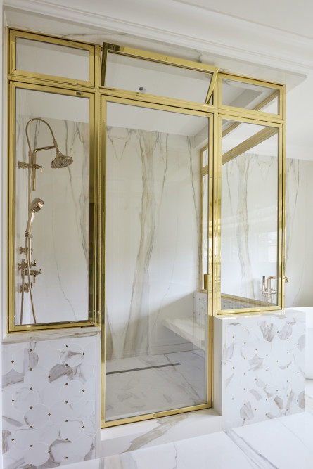 alexandra-naranjo-designs-gold-and-white-bathroom-design