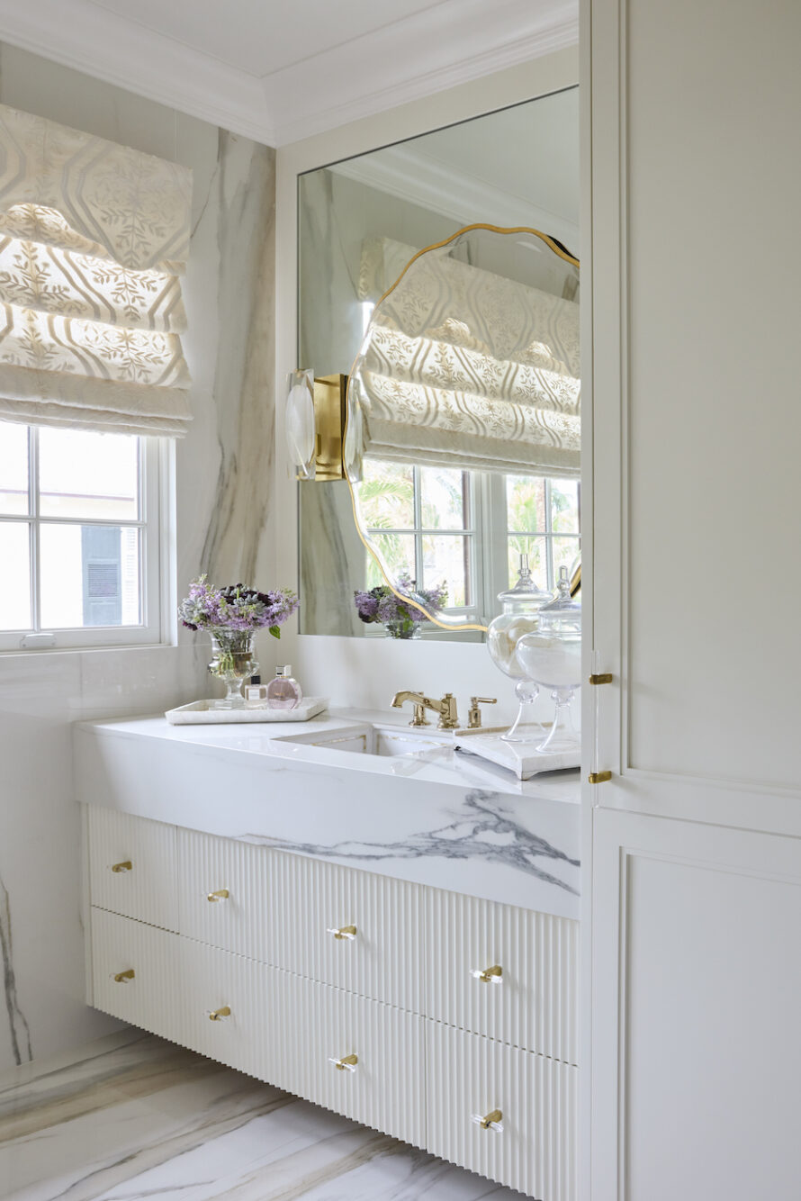 bathroom-designer-gold-and-white-detail-2
