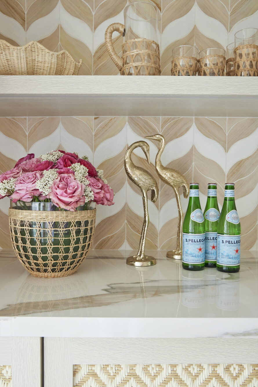 gold-bar-design-sparklin-water-flamingo-decor