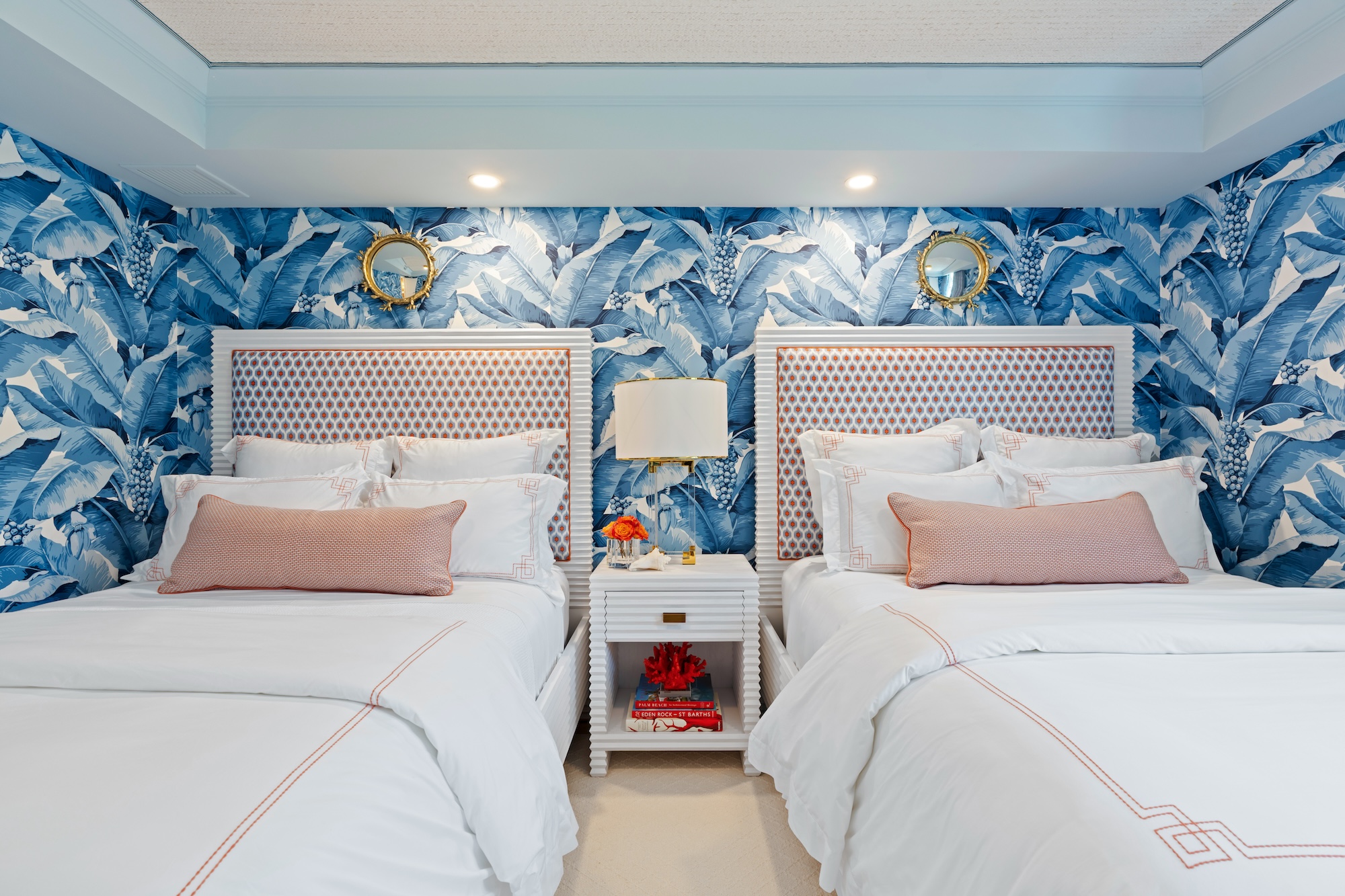 bedroom-design-blue-white-palm-wallpaper